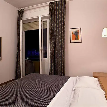 Szálloda Calamosca 3*